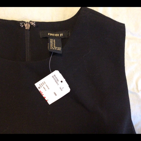 Dresses - Picture 2 of 3